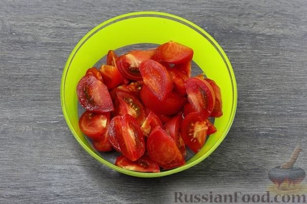 Быстрые маринованные помидоры с мёдом и зеленью