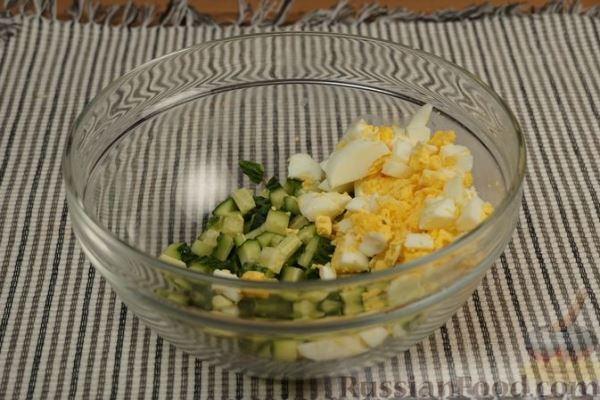 Салат из огурцов, кукурузы и яиц