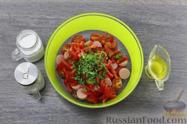 Овощной салат с сосисками