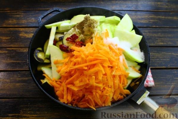 Салат из кабачков, баклажанов и моркови, по-корейски